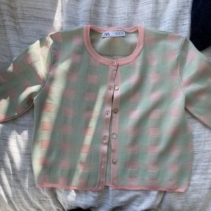 ZARA CROPPED CARDIGAN IN GREEN AND PINK IN SIZE M